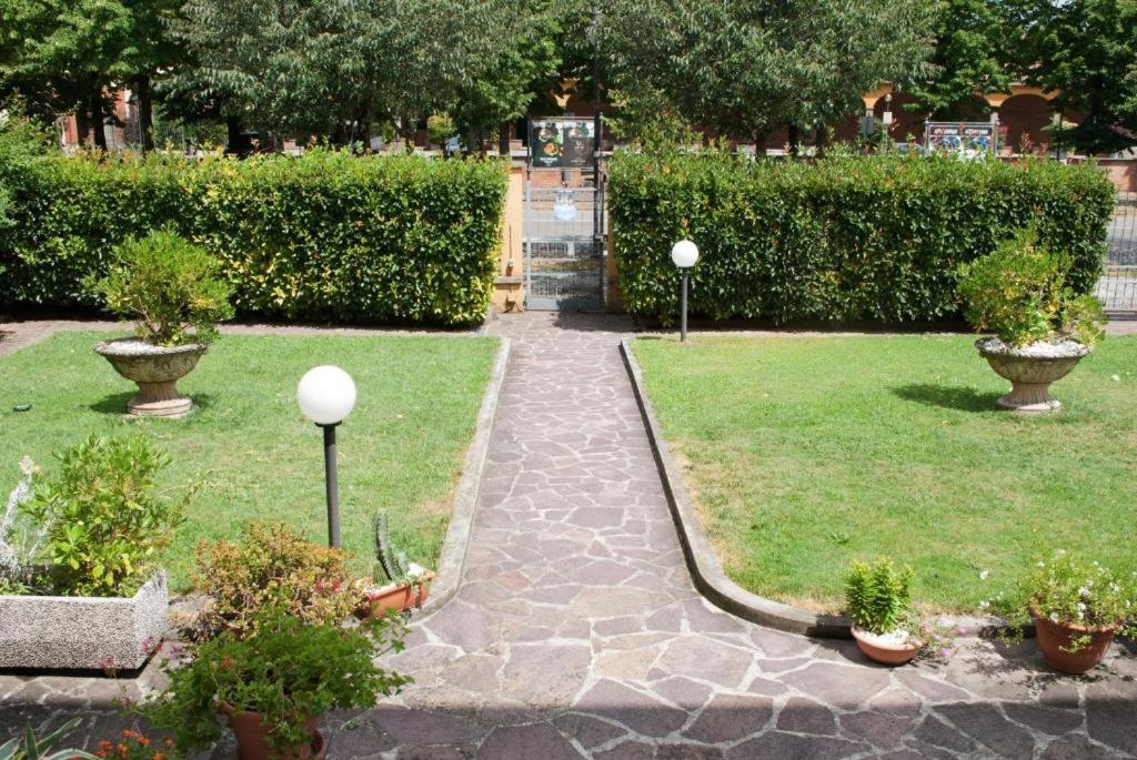 La Casa Di Tino Hotel Fontanellato Exterior photo